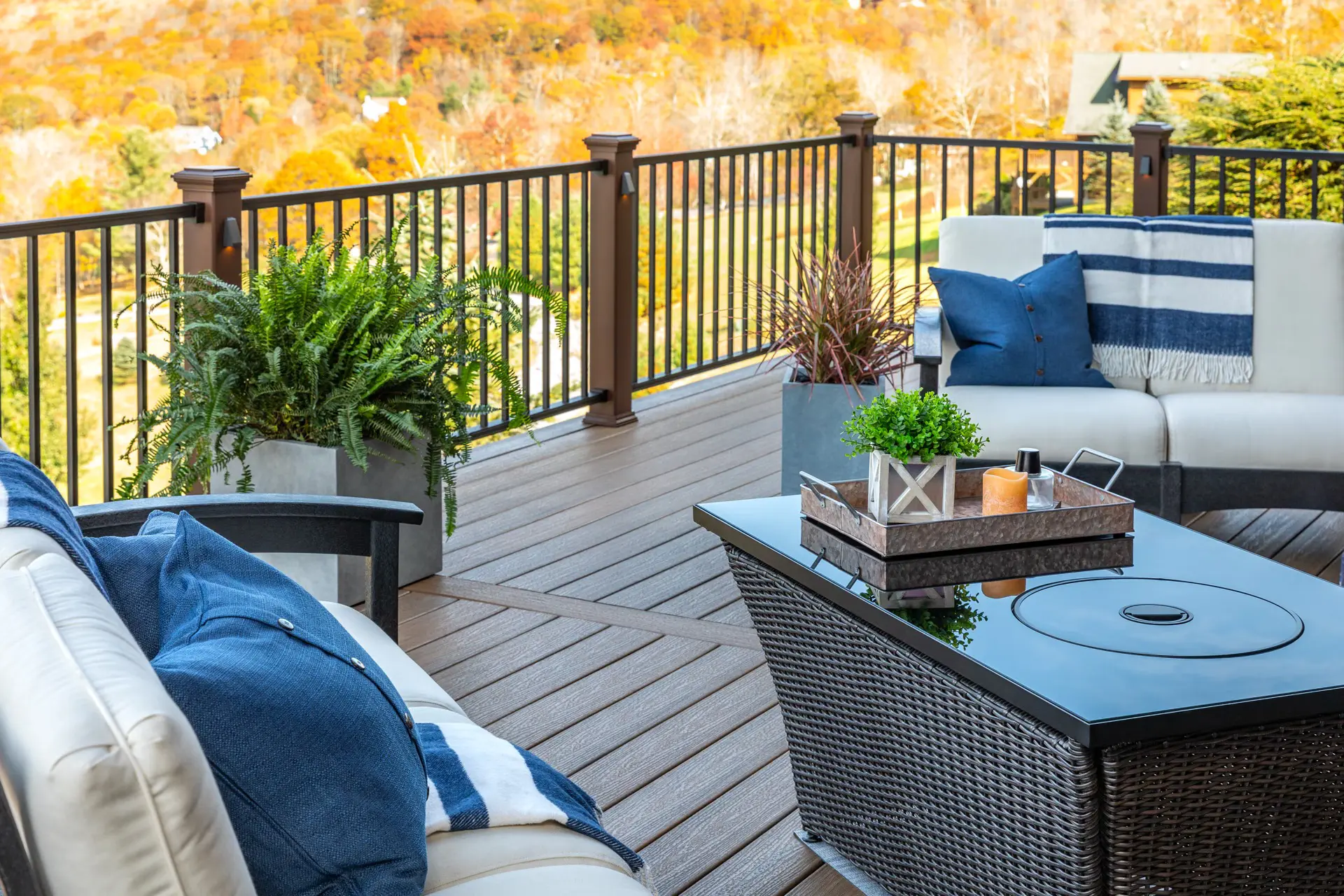 Trex Signature Mesh Railing curved installation