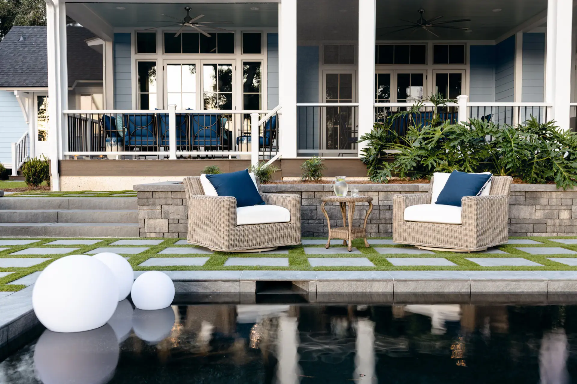 Transcend round aluminum balusters