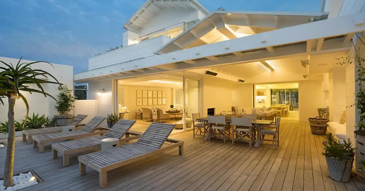 Custom Decks: Tailoring Your Outdoor Oasis