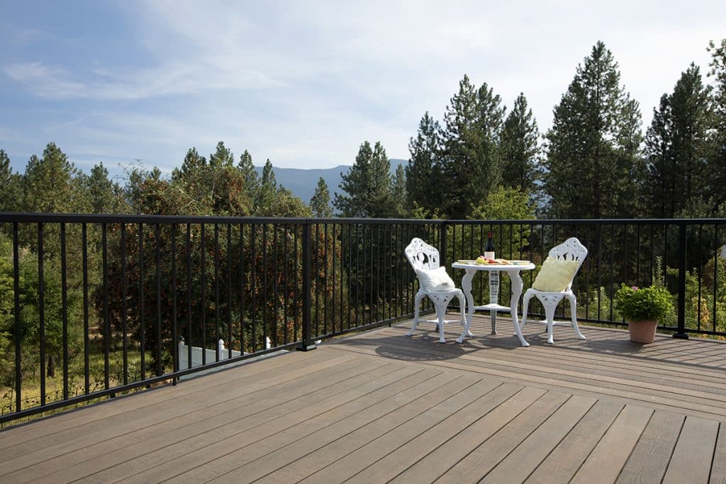 Read more about the article Elevate Your Outdoor Space: Deck Design and Inspiration