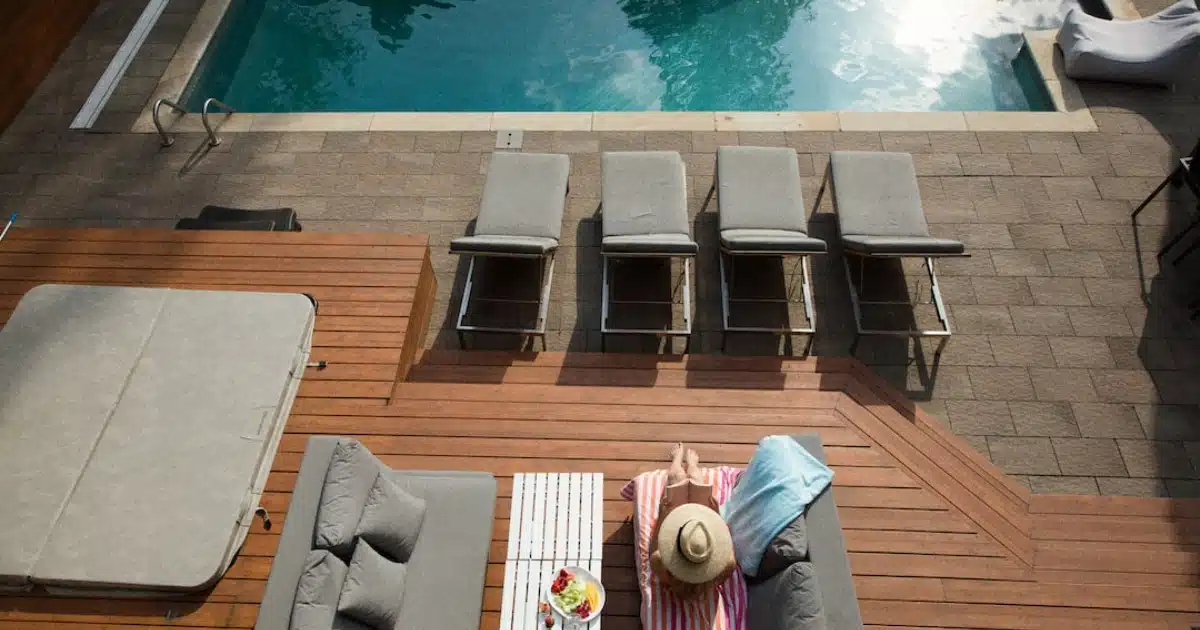 You are currently viewing Decking Around the Pool: Tips for a Stylish Oasis