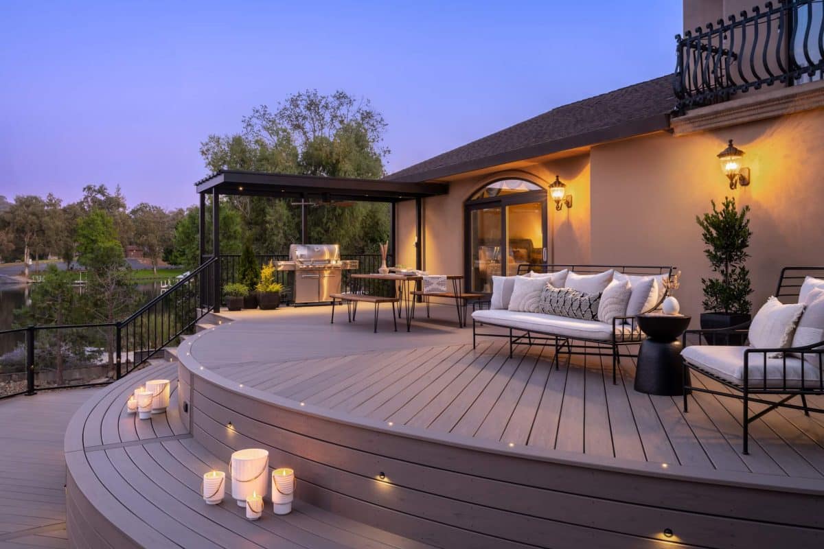 You are currently viewing Composite vs. Wood Decks: Which Is Right for You?
